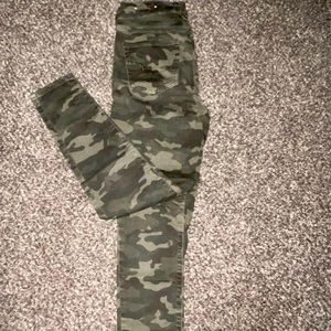 American Eagle size 4. Next level stretch. Excellent condition.